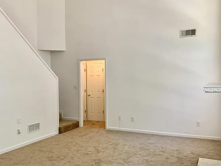 485 Chippenham Ct — Photo 10