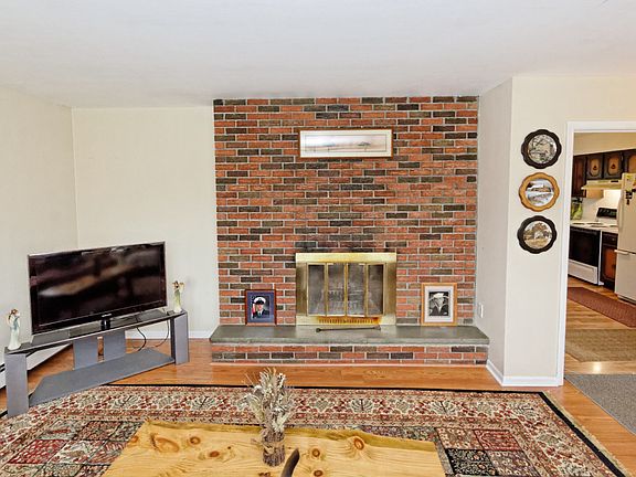 2nd image of 16 James Dr