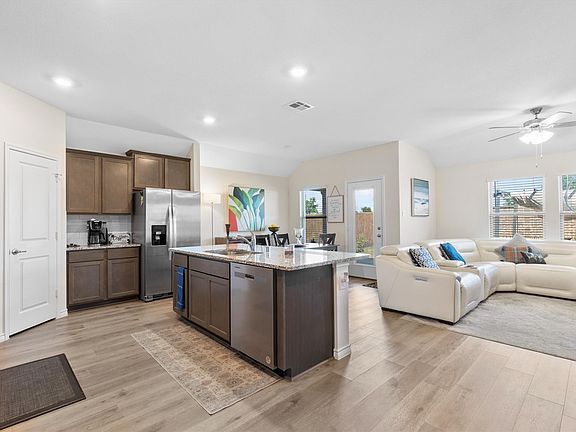 3rd image of 1109 Blossom Court Dr