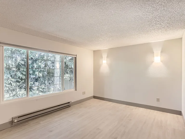 205 SW Clark St #C2 — Photo 7