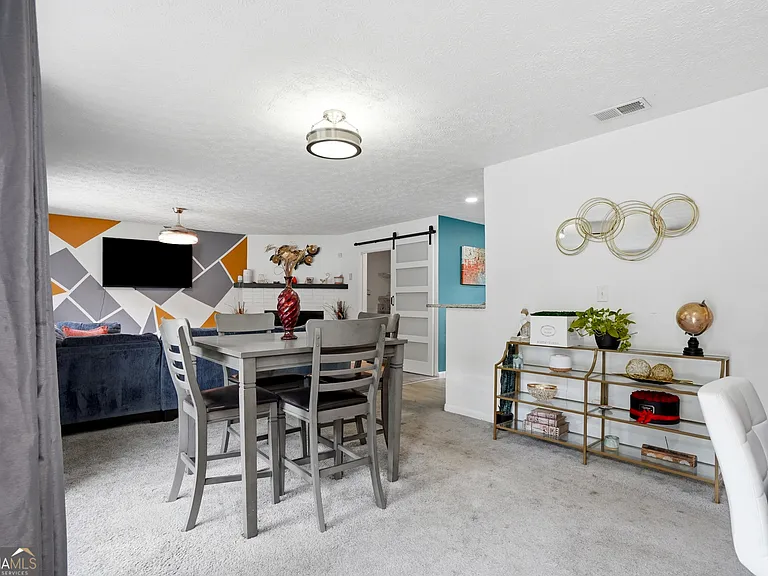 405 King Arthur Ct — Photo 2
