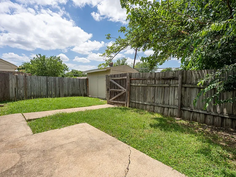 817 Denmark Dr — Photo 11