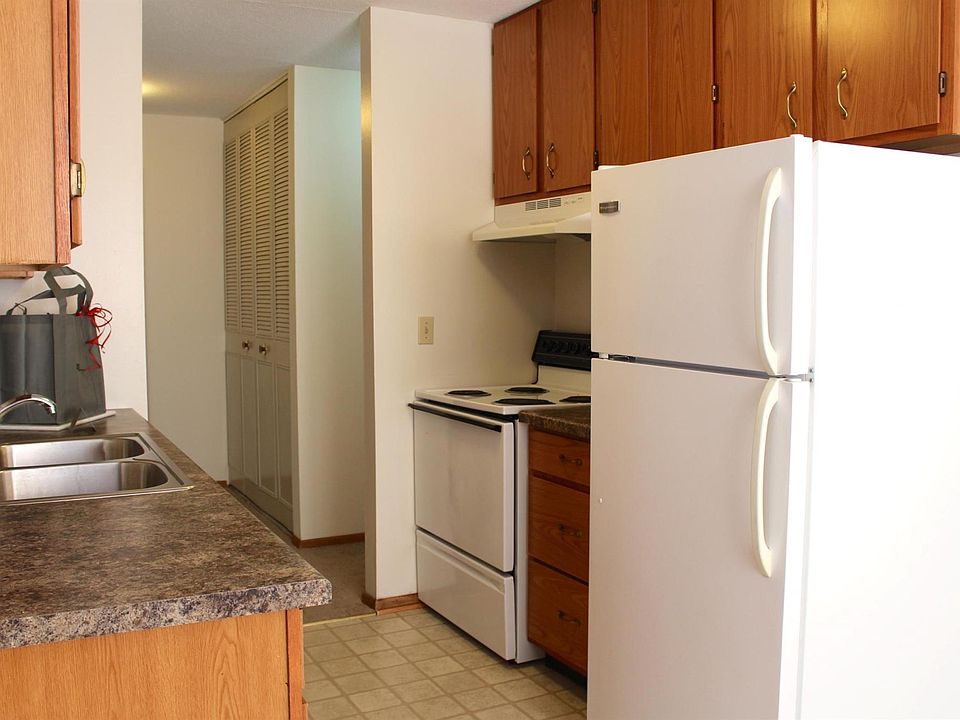 1st image of 1915 Arcade St N #202