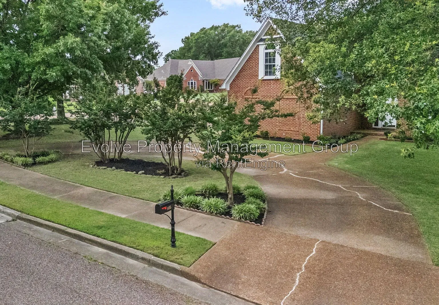 5 bed, 4.0 bath, 3938 sqft, $3,750 — Photo 2