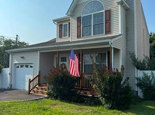 39 Seymour Drive, Shirley, NY 11967