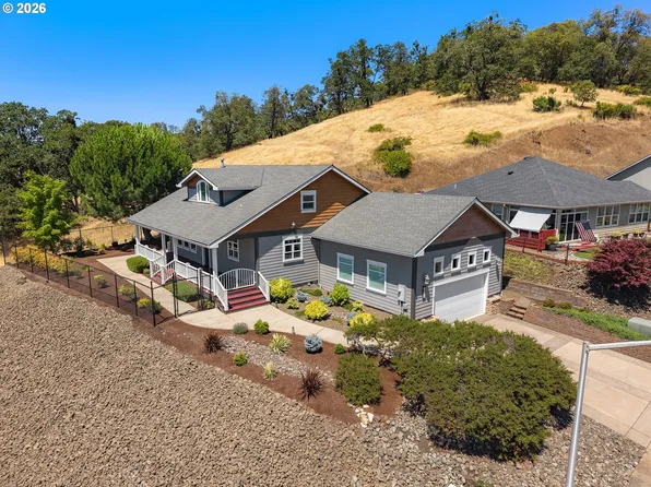 1984 NE Sunset Loop Dr, Roseburg, OR 97470