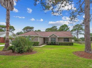 1945 Sparrow Ln, Navarre, FL 32566