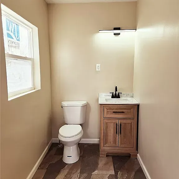 1310 Leavitt Rd — Photo 7