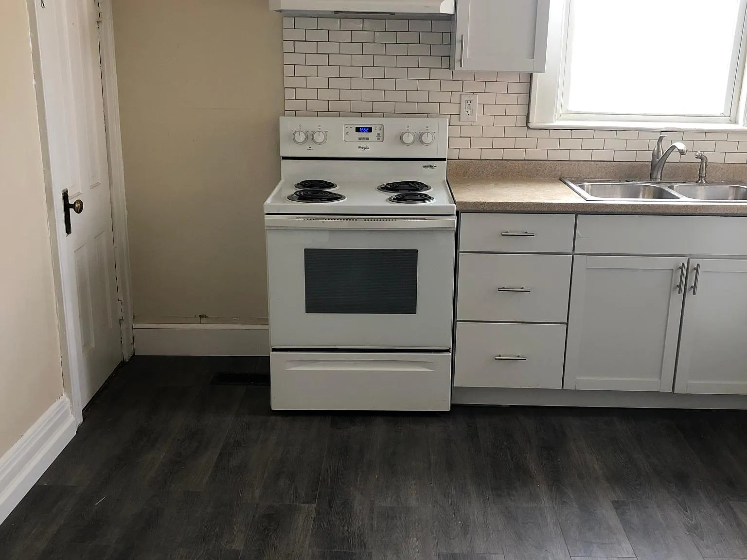 3 bed, 1.5 bath, 1160 sqft, $1,050 — Photo 3