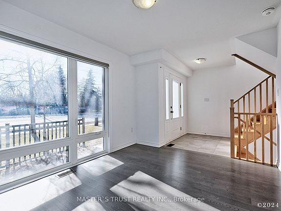 4th image of 2501 Littlefield Cres