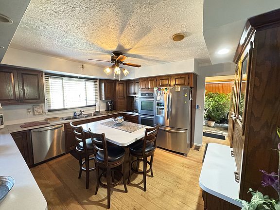 3rd image of 101 Paris Ln