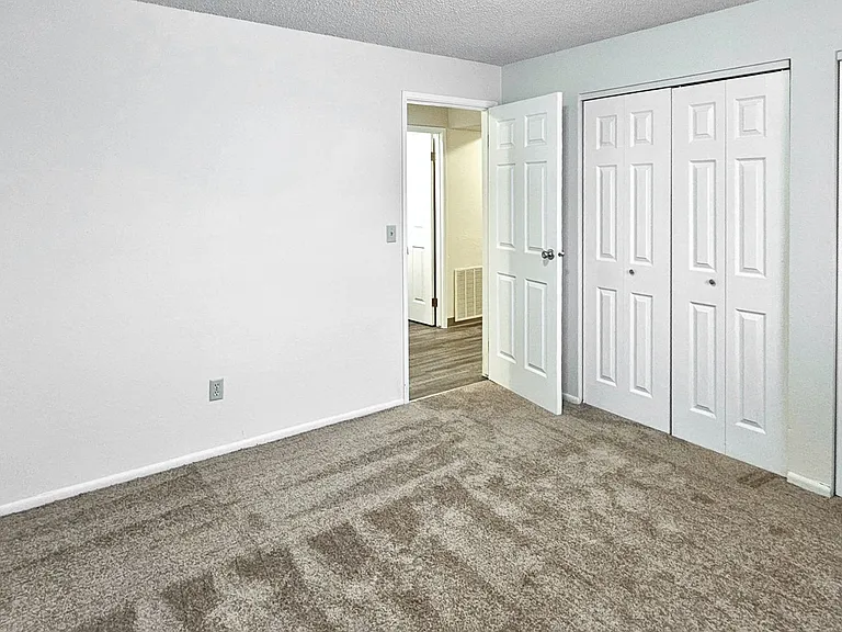 Avalon Court Apartments — Photo 55