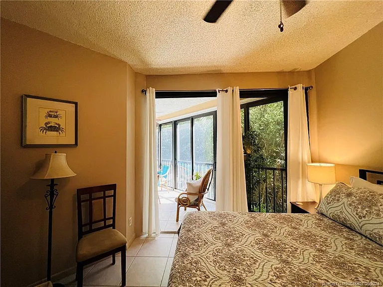 221 NE Plantation Rd #215 — Photo 33
