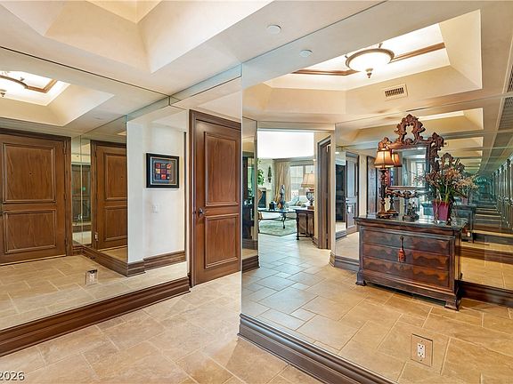 5th image of 2747 Paradise Rd Unit 801