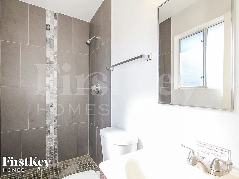 2041 W Windrose Dr — Photo 12