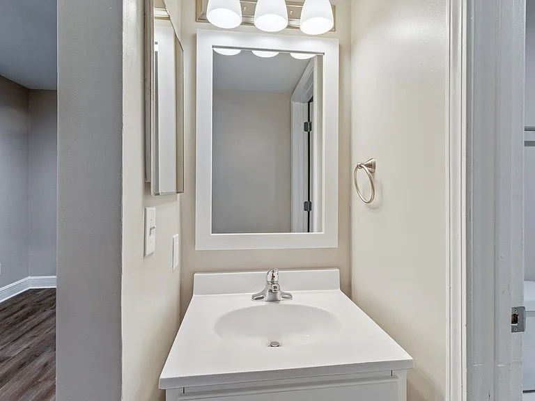 Station House Apartments — Photo 23