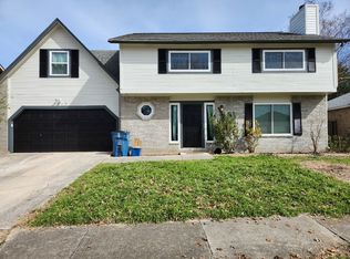 5010 Castle Hill Dr, Schertz, TX 78108