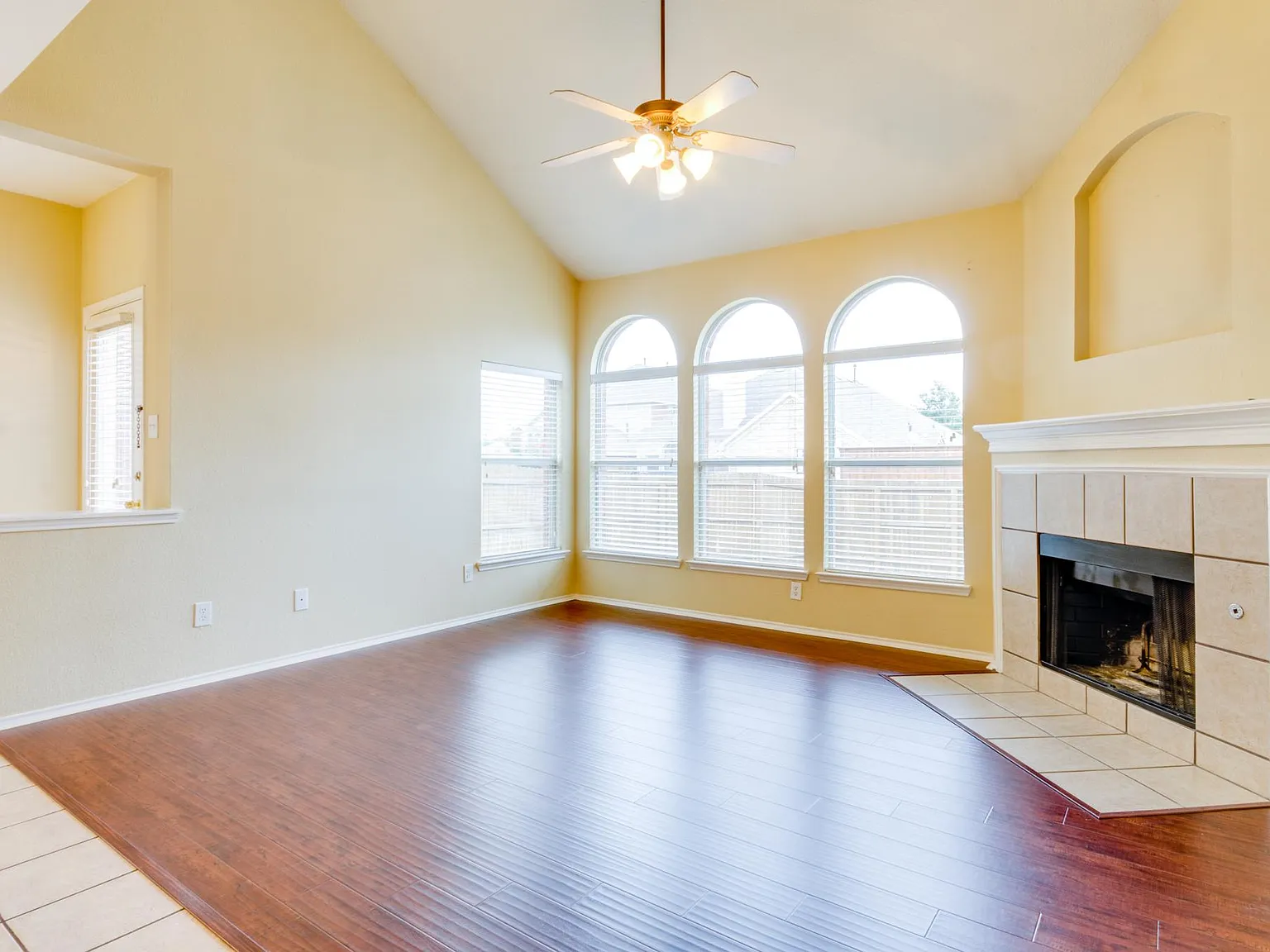 4 bed, 2279 sqft, $2,595 — Photo 4
