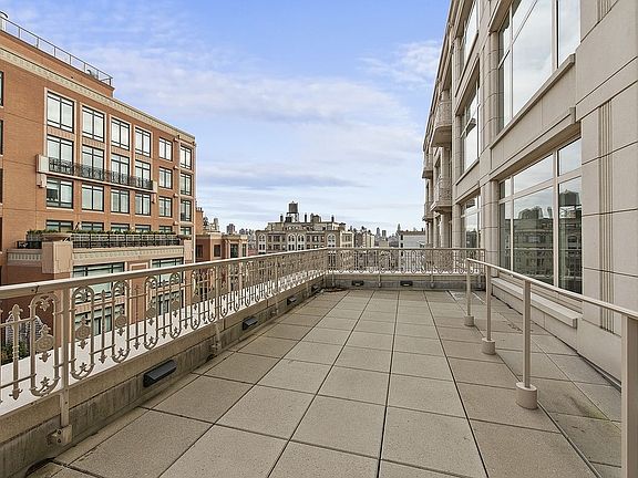 5th image of 2150 Broadway Unit Ph6c