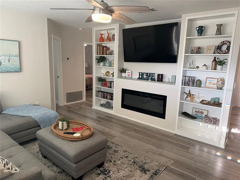 2 bed, 1.0 bath, 858 sqft, $3,500 — Photo 4