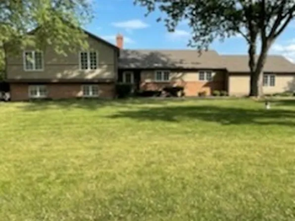 2219 Crystal Way, Crystal Lake, IL 60012