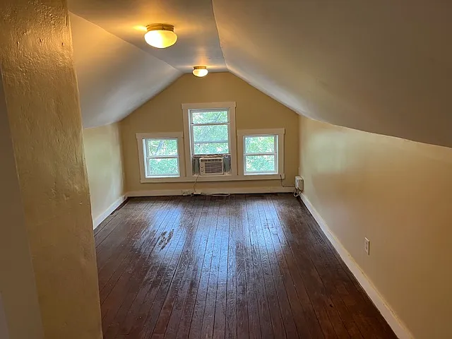 2504 Vanderbilt Ave #3 — Photo 3