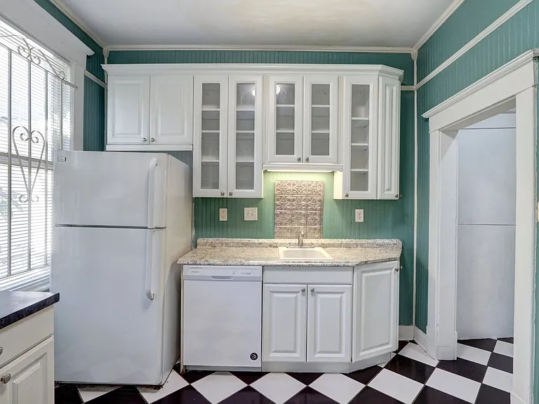 631 West 37th St — Photo 19