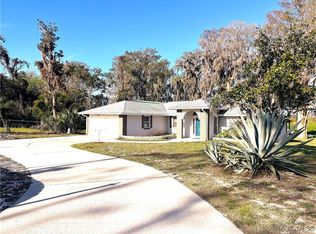 7961 W Riverbend Rd, Crystal River, FL 34428