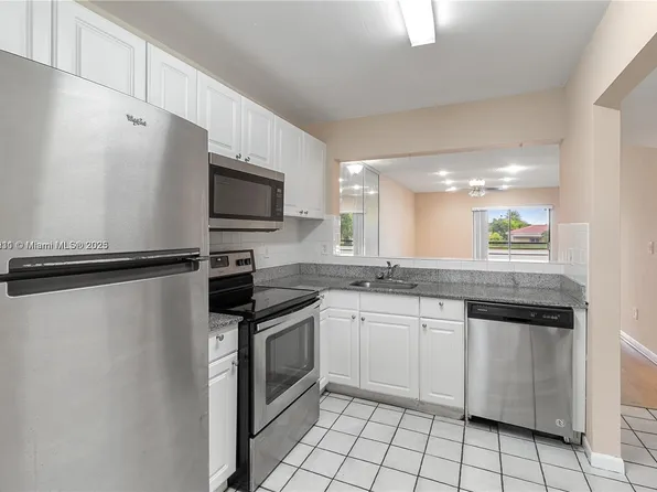 862 NE 209th St APT 205, Miami, FL 33179