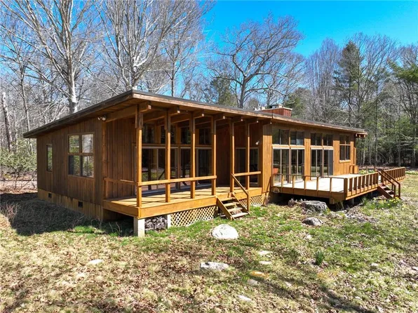 1107 B Shannock Rd, Charlestown, RI 02813