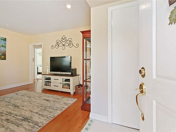 3rd image of 4969 Dunrobin Ave