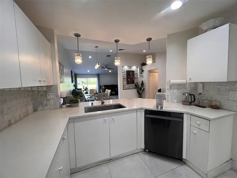 1590 Orion Ln — Photo 4