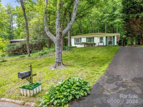 19 Hillview Cir, Asheville, NC 28805