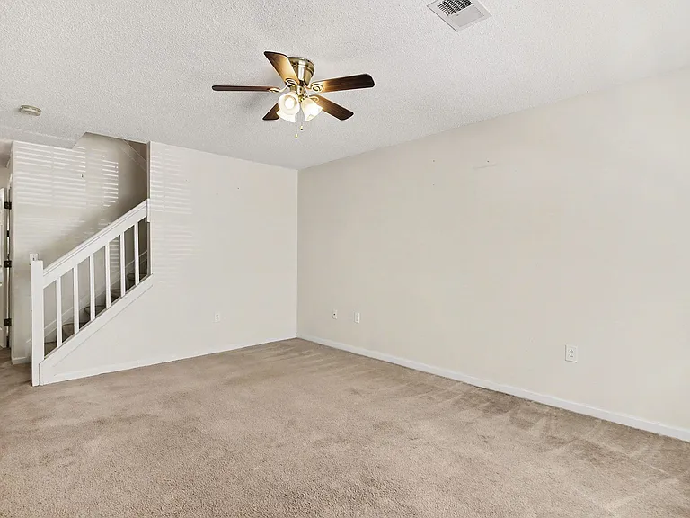1043 Penny Ln — Photo 17