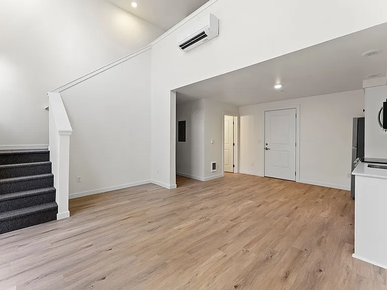 1820 NE Davis St #203 — Photo 12