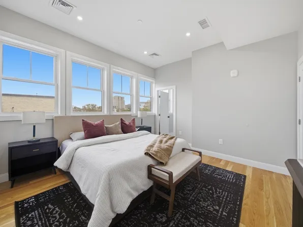 174 Walnut St #3, Somerville, MA 02145