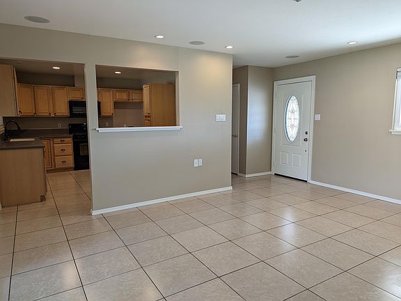 5th image of 533 Esther Way