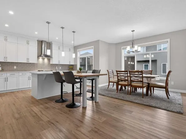 109 S Kinniburgh Cv, Chestermere, AB T1X 0Y6