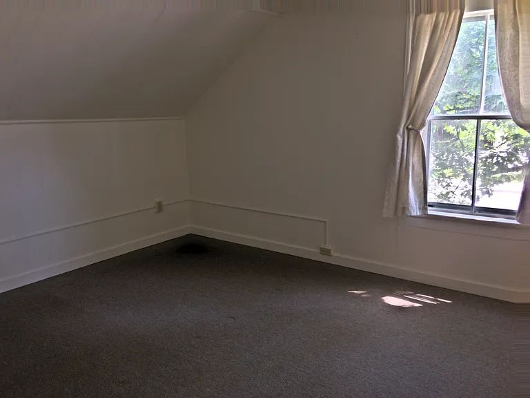 11027 Main St #A — Photo 3