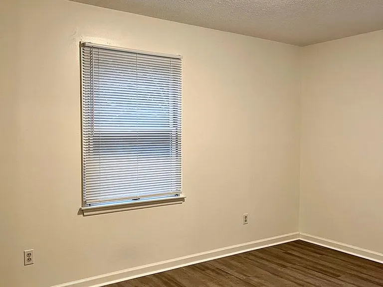 1477 Sandy Cir — Photo 32