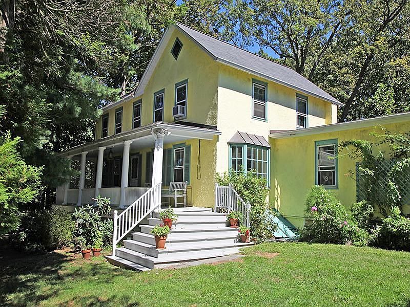 Fabulous 1895 Farmhouse Colonial
