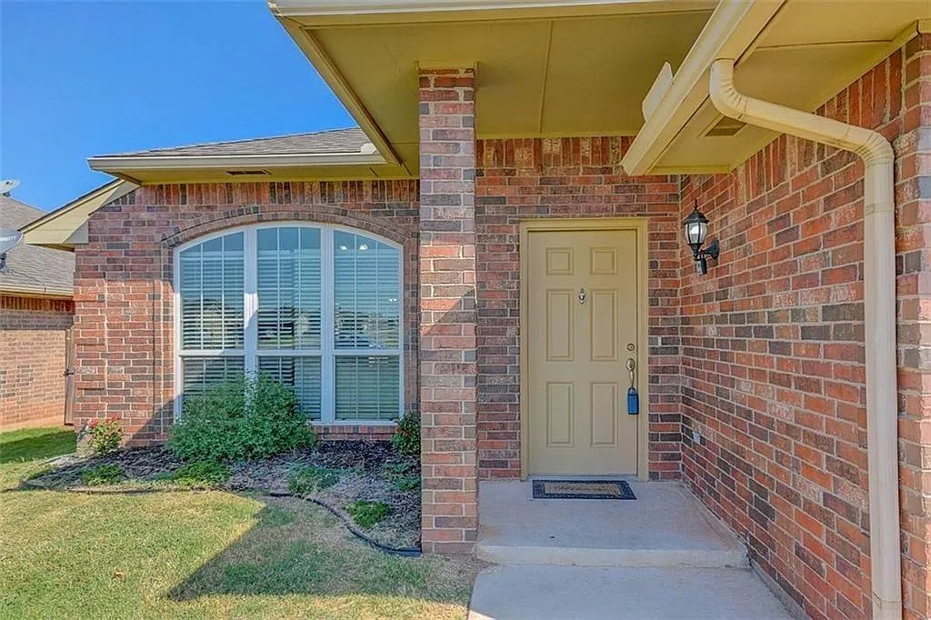 Building Photo - 913 Eagle Cliff Dr