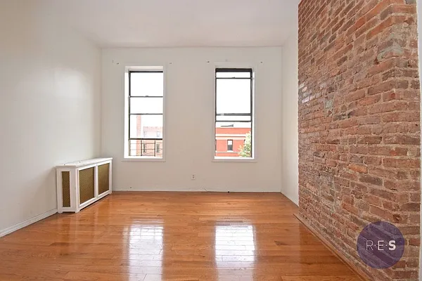 Rented by RES New York | media 21