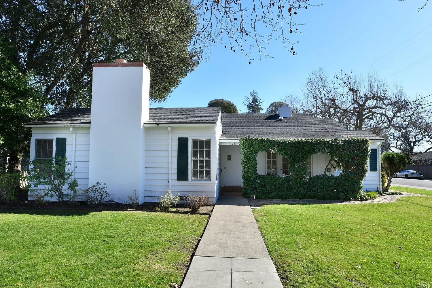 696 2nd Street E photo 1