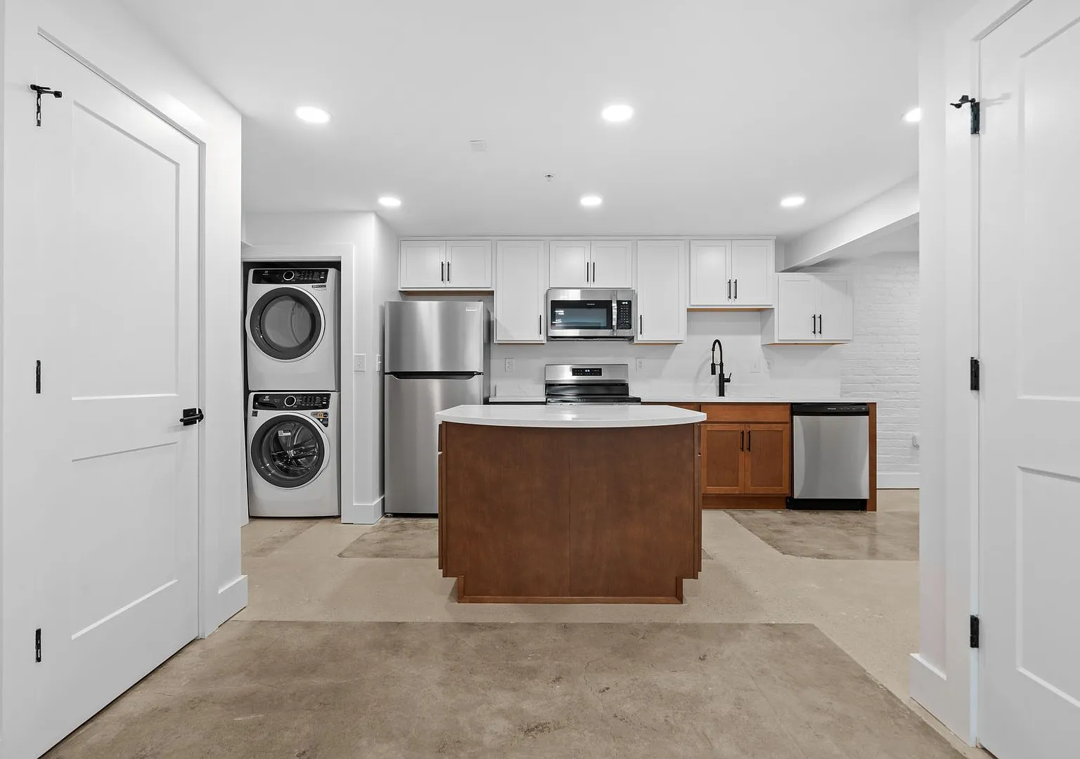 2033 W Broad St — Photo 1