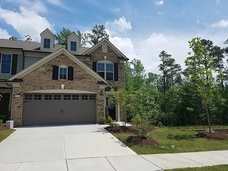 2104 Chipley Dr — Photo 1