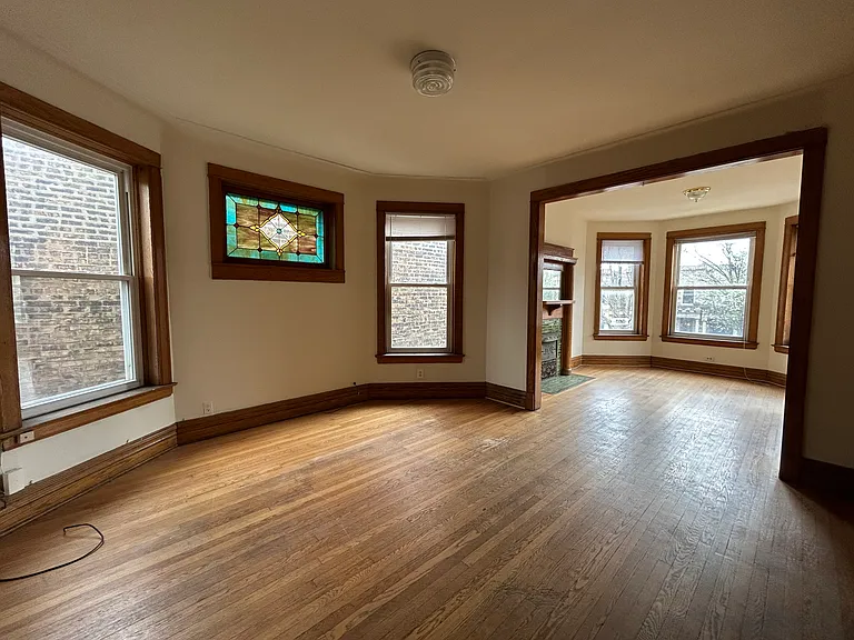 1216 W Addison St #2 — Photo 2