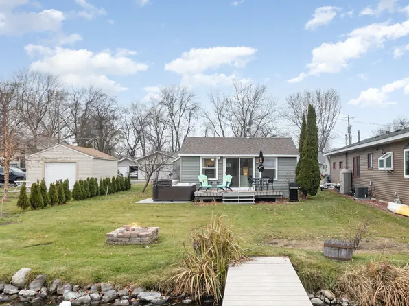 735 Woodland Dr SE, Forest Lake, MN 55025