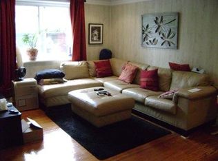 17 Grove St, Roslyn, NY 11576