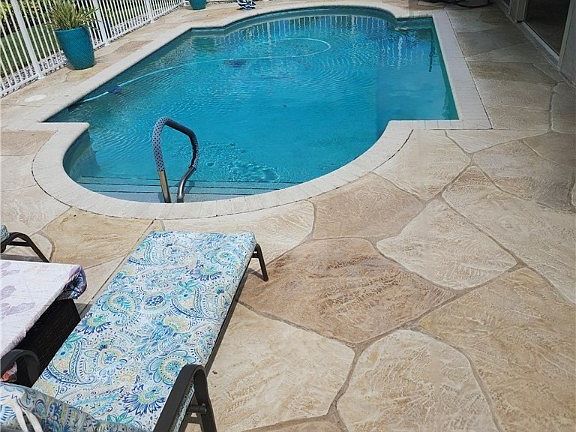 5th image of 4010 SW 25th Ct